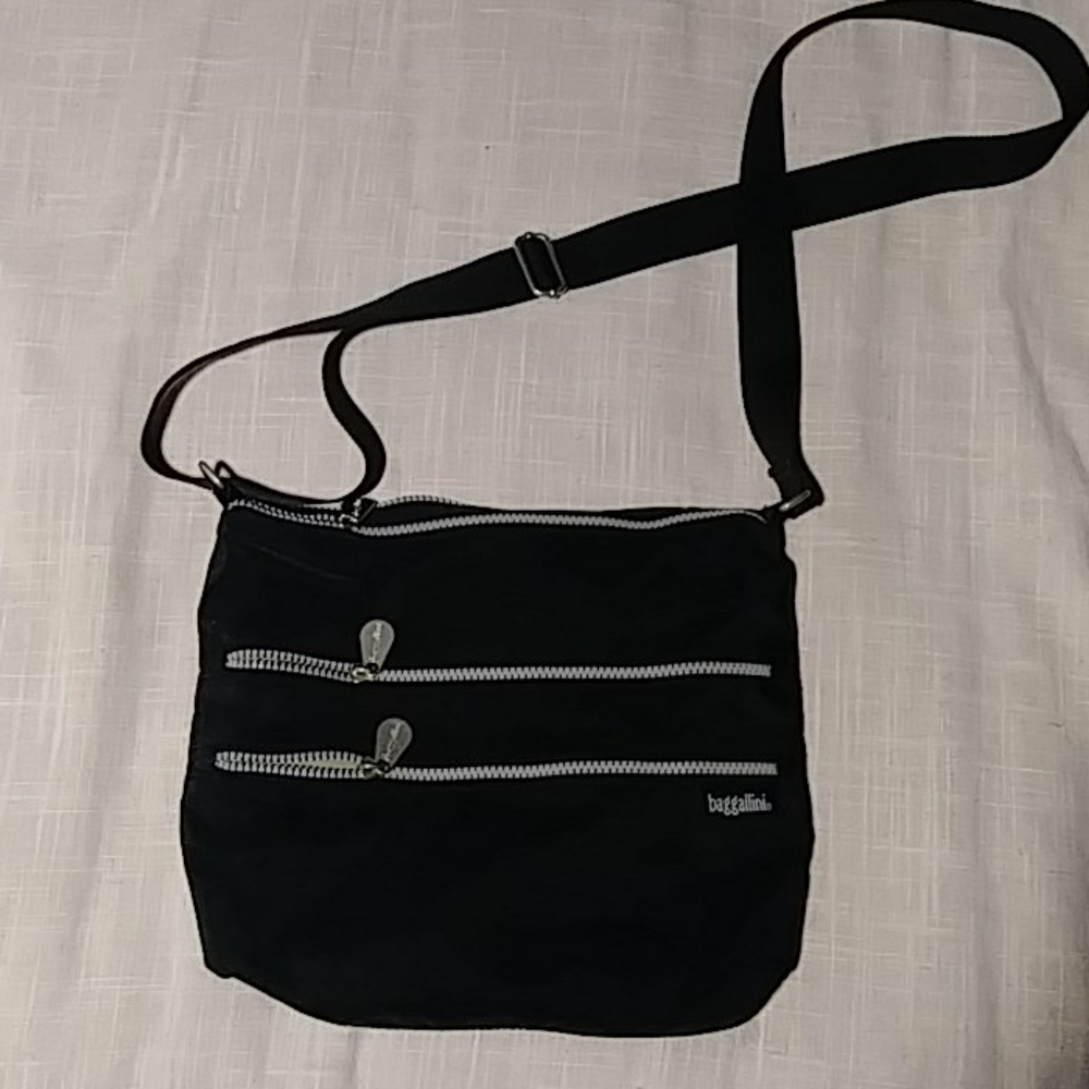 Baggallini purse black